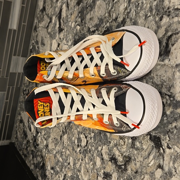 Rare Looney Tunes high top Converse - Picture 8 of 15